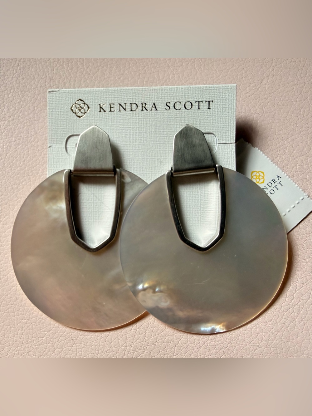 NWT Kendra Scott Diane Earring in Rhodium with Ivory Mother of Pearl